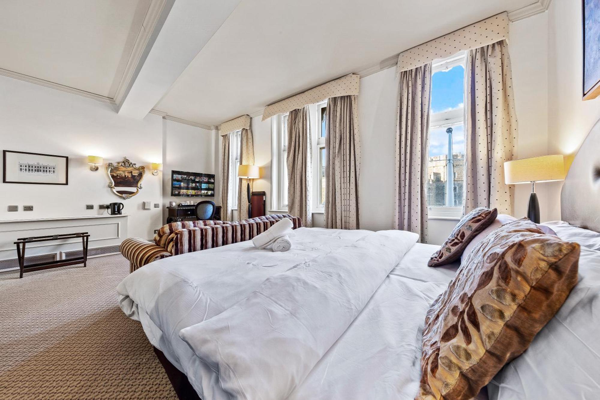 Harte & Garter Windsor Exterior foto