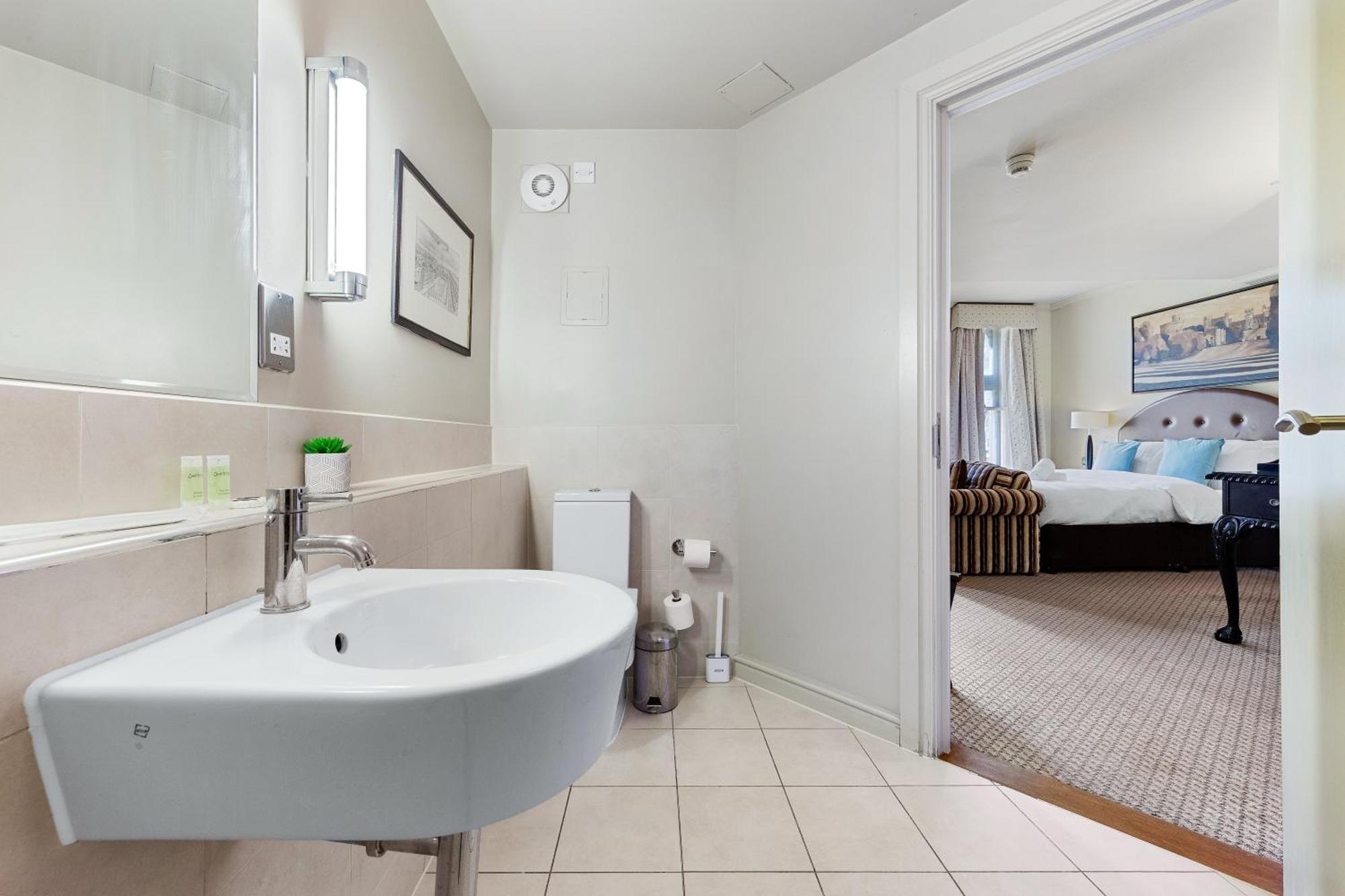 Harte & Garter Windsor Exterior foto
