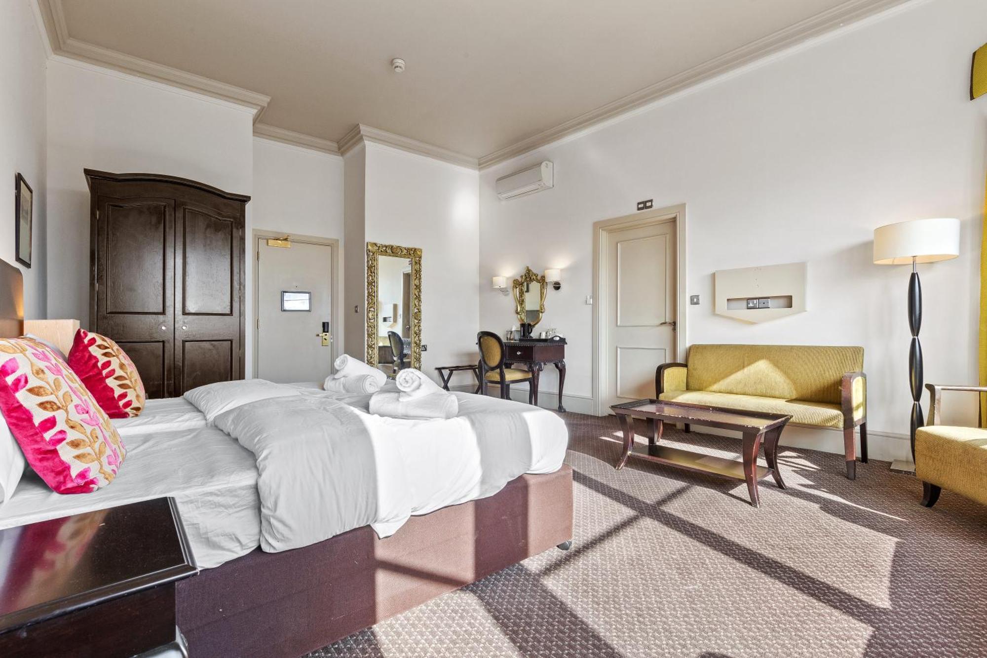 Harte & Garter Windsor Exterior foto